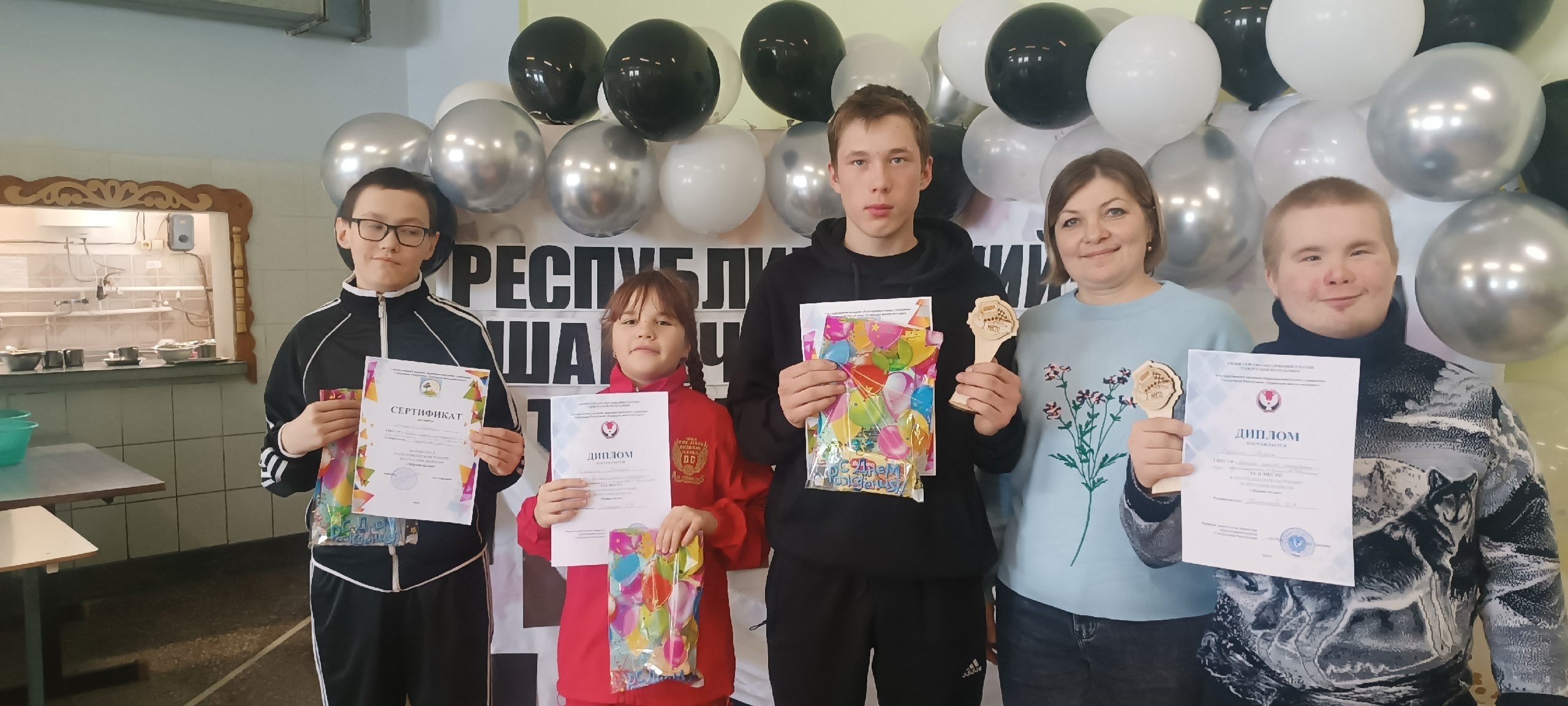 Шашечный турнир «Чёрное-белое».